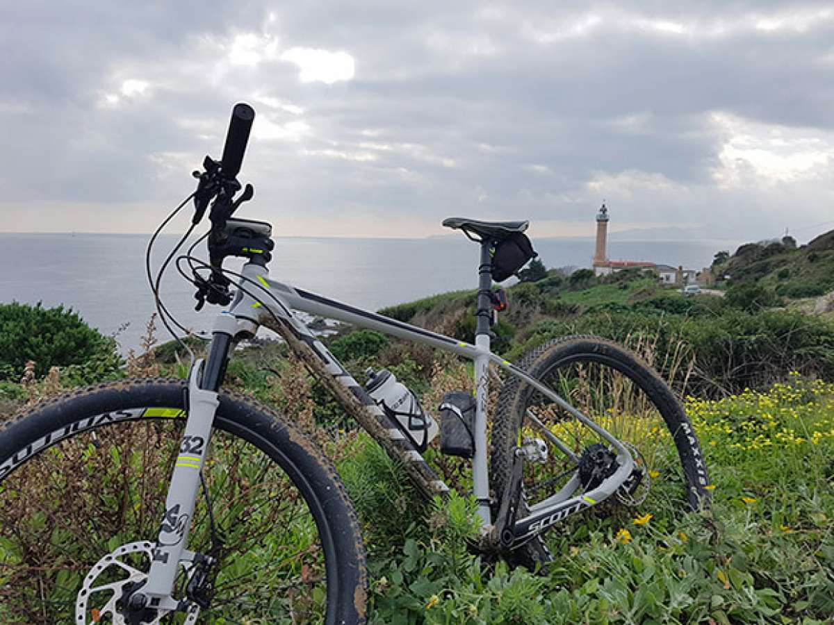 En TodoMountainBike: La foto del día en TodoMountainBike: 'Faro de Punta Carnero'