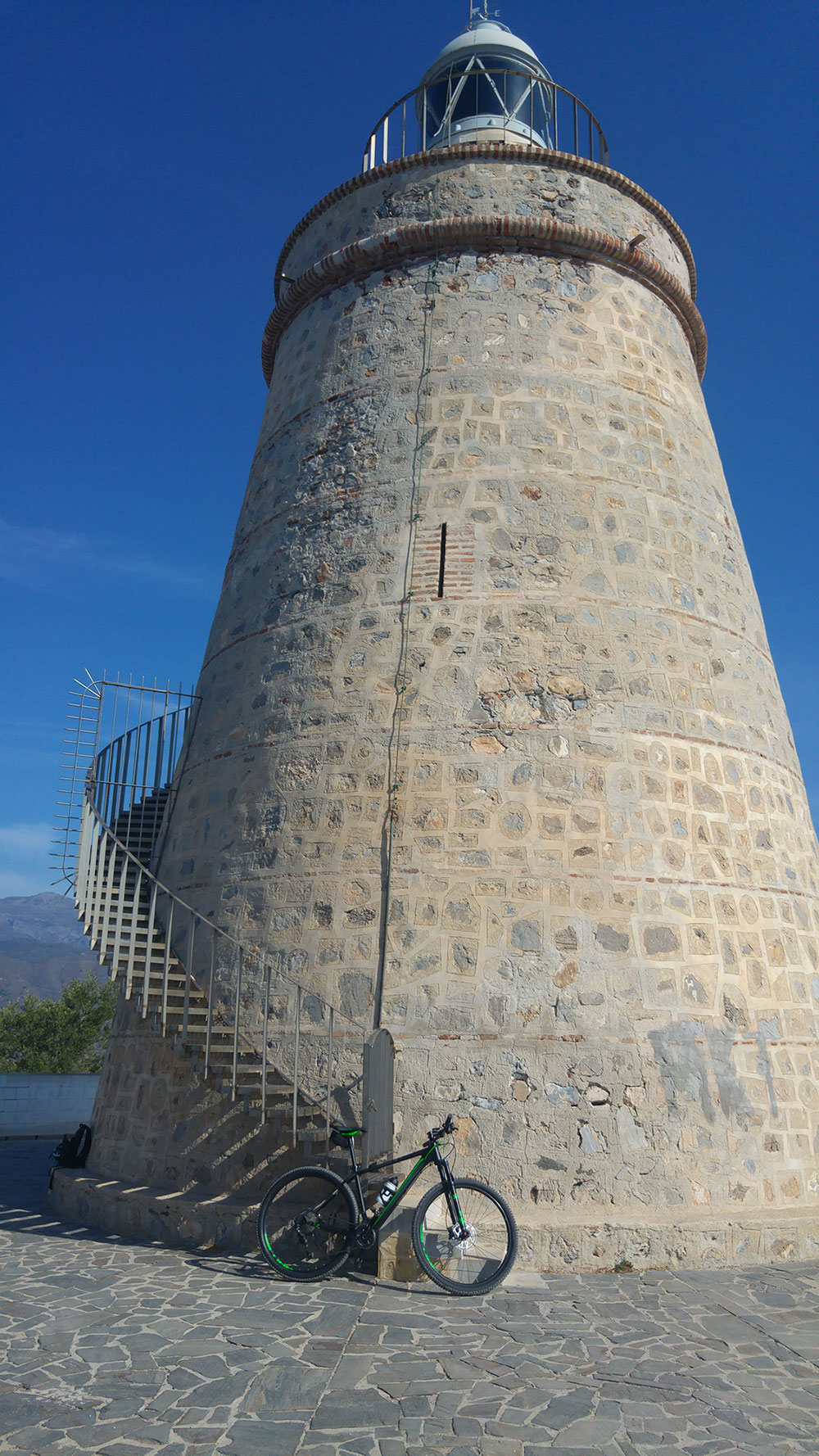 En TodoMountainBike: La foto del día en TodoMountainBike: 'Faro de Punta de la Mona'