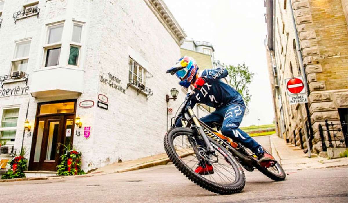 En TodoMountainBike: Sesión de Freeride urbano (en 4K) por las calles de Québec con Finn Iles