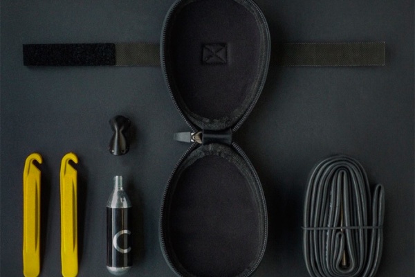 Fi"zi:k Saddlebag 00, una bolsa de sillín compacta, impermeable y muy práctica