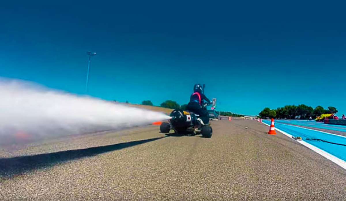 En TodoMountainBike: François Gissy lo vuelve a hacer: de 0 a 100 km/h en 0.55 segundos con un triciclo impulsado por agua