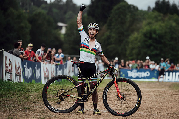 Los ganadores de 2017 de todas las disciplinas ciclistas de la UCI, en cuatro minutos