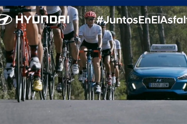 Ciclistas más seguros en las carreteras españolas con Hyundai y sus coches de apoyo gratuitos