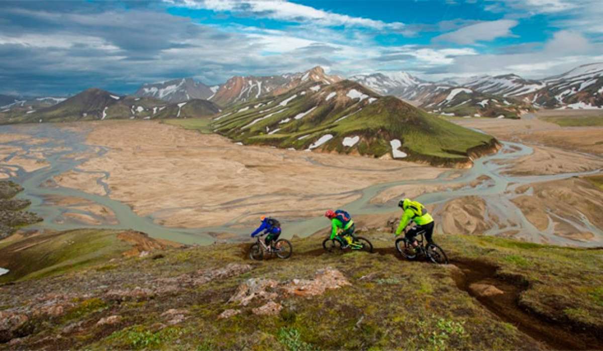 En TodoMountainBike: 25 minutos de Mountain Bike con Hans Rey, Steve Peat y Runar Omarson recorriendo Islandia de norte a sur