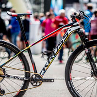 En marcha la innovadora línea de producción de cuadros de carbono de KROSS