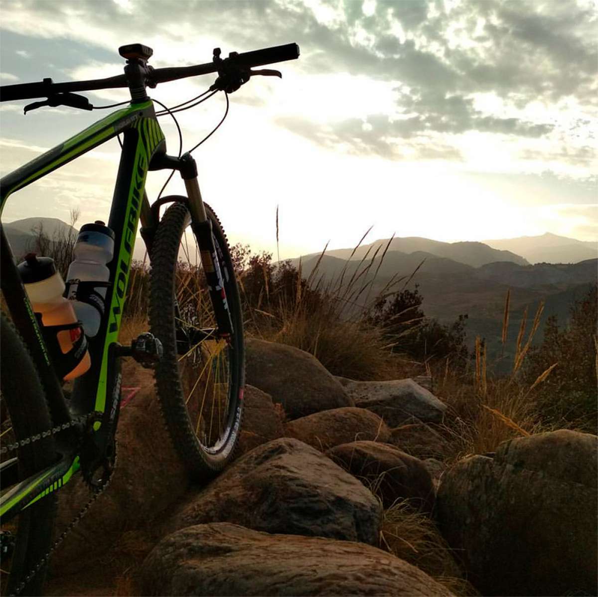 La foto del día en TodoMountainBike: "Granada no necesita filtros"