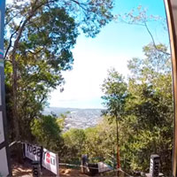 Reconociendo el circuito del Campeonato del Mundo DHI 2017 de Cairns con Loris Vergier