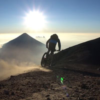 Rodando por los volcanes de Guatemala con Tito Tomasi