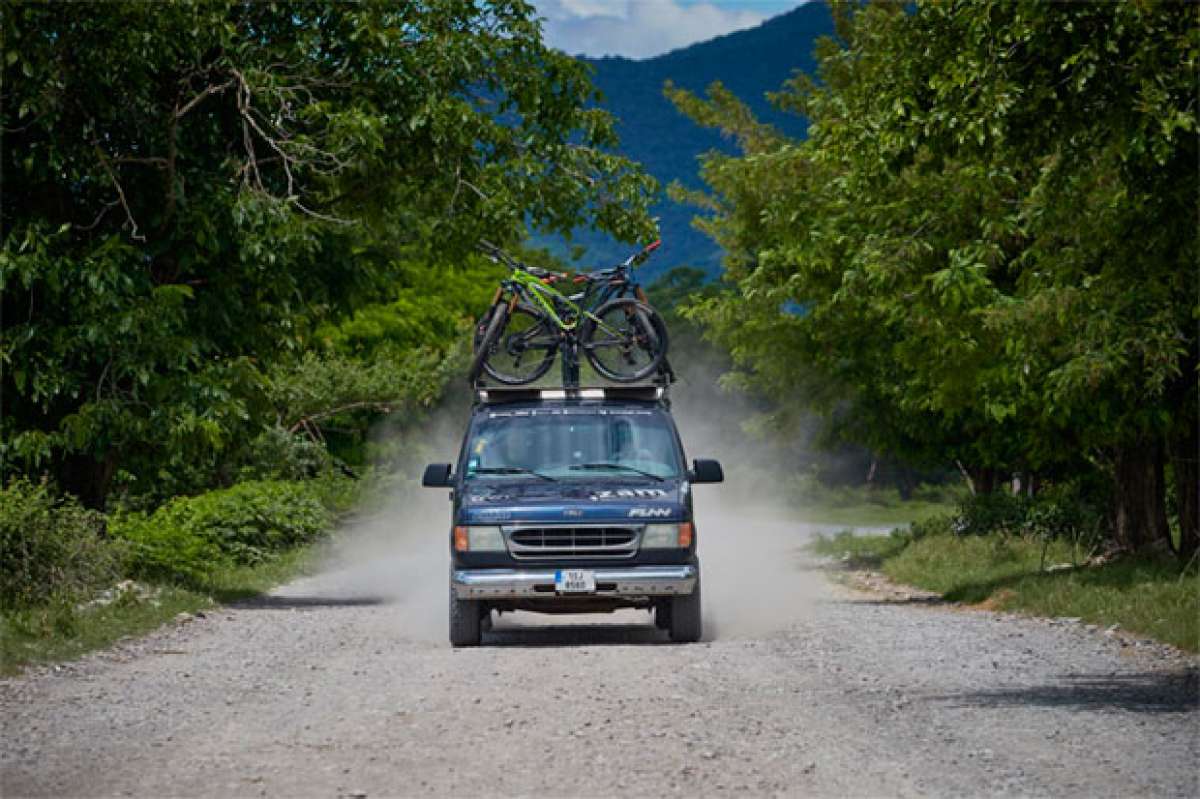 En TodoMountainBike: Una aventura sobre pedales: de Praga (República Checa) a Baku (Azerbaiyán) con Richard Gasperotti y compañía