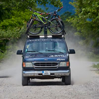 Una aventura sobre pedales: de Praga (República Checa) a Baku (Azerbaiyán) con Richard Gasperotti y compañía