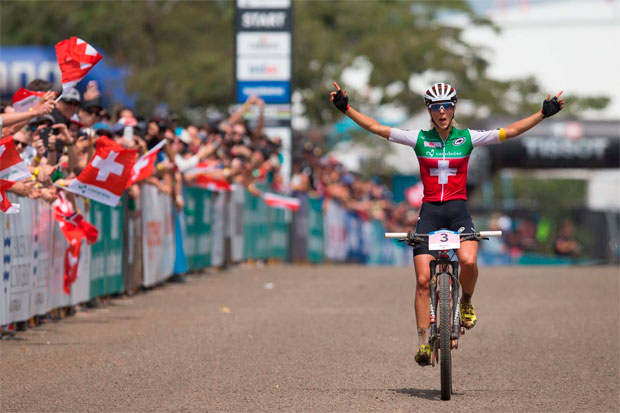 En TodoMountainBike: Nino Schurter y Jolanda Neff, campeones del mundo en el Mundial de Cairns