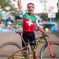 Nino Schurter y Jolanda Neff, campeones del mundo en el Mundial de Cairns