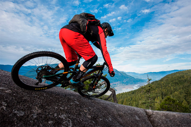 En TodoMountainBike: Norco Range Carbon 2017, dos medidas de rueda para una bici más 'endurera' que nunca