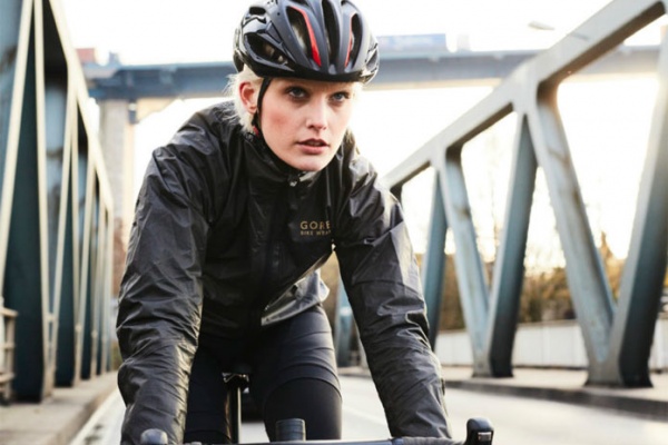 One Lady Gore-Tex Shakedry, versión femenina de la chaqueta impermeable más avanzada del mundo