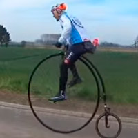 Así se hace la París-Roubaix sobre una Penny Farthing