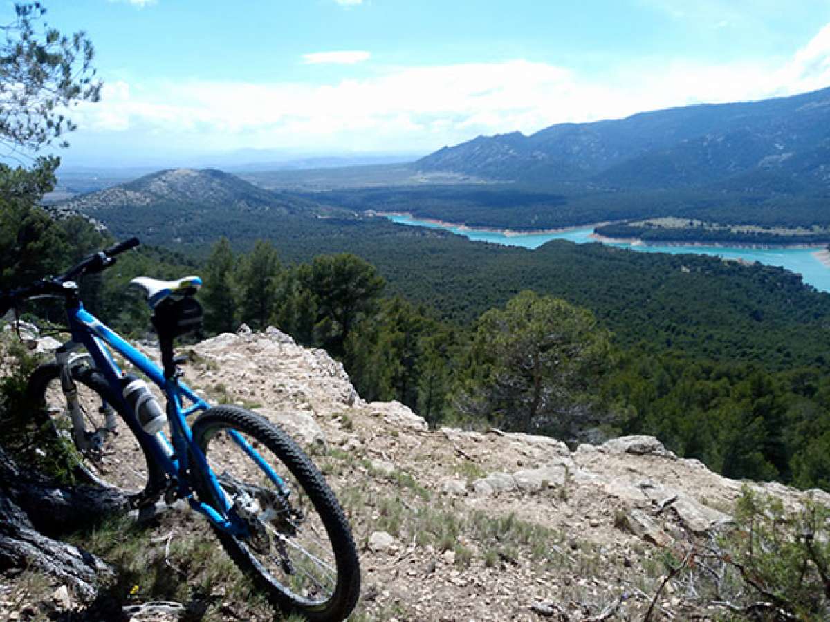 En TodoMountainBike: La foto del día en TodoMountainBike: 'Redescubriendo sendas'