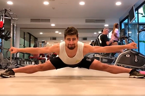 Así de flexible es el campeón del mundo de ciclismo en ruta, Peter Sagan