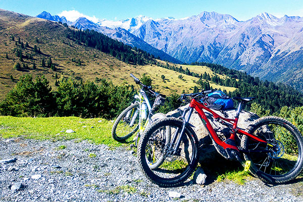 La foto del día en TodoMountainBike: "Aneto de fondo"