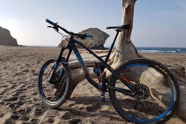 La foto del día en TodoMountainBike: "En la playa de Mónsul"