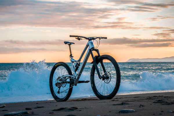 Pole Machine, una bicicleta de Enduro con cuadro íntegramente mecanizado en aluminio