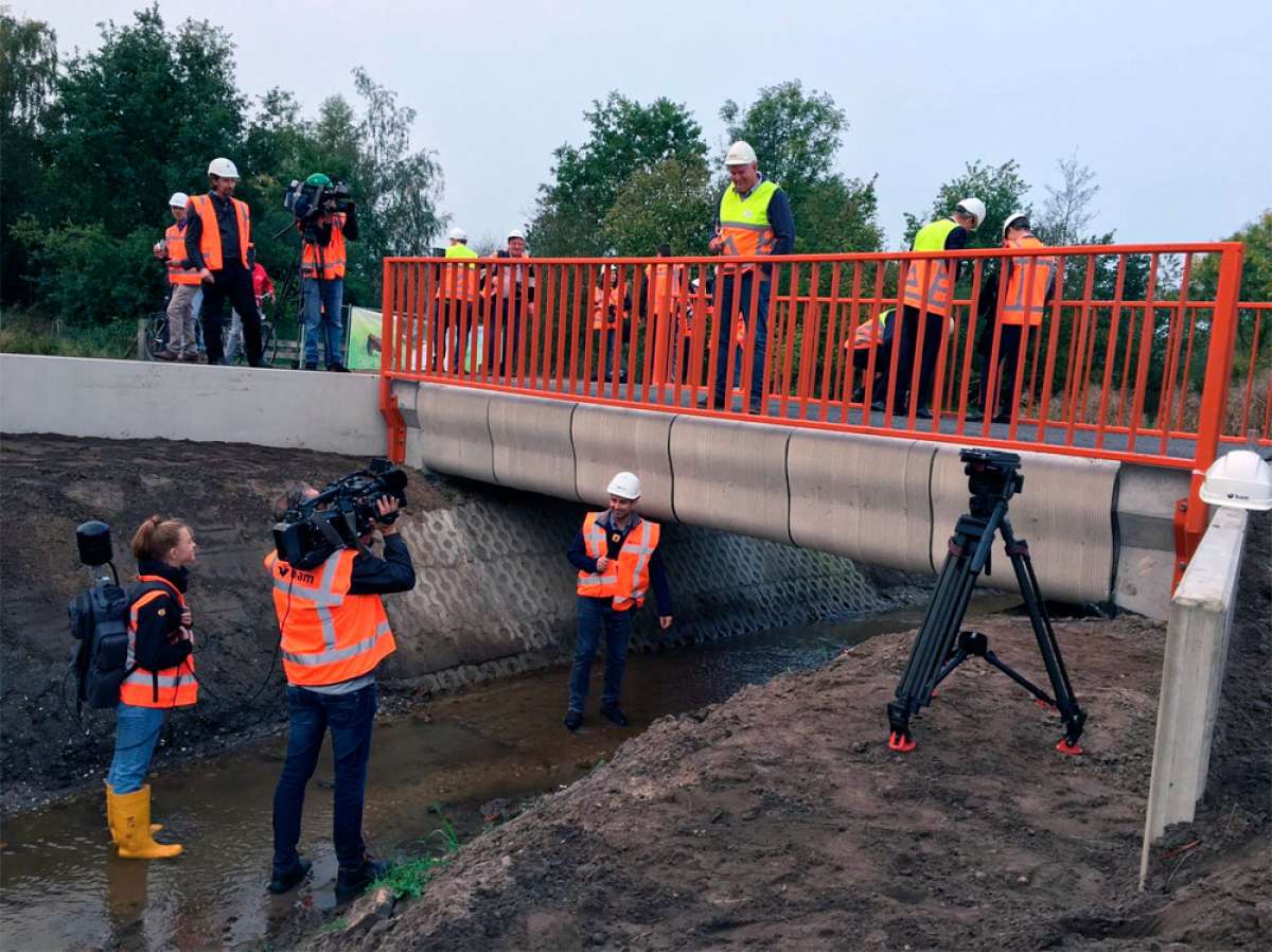 En TodoMountainBike: Holanda estrena el primer ciclopuente del mundo impreso en 3D