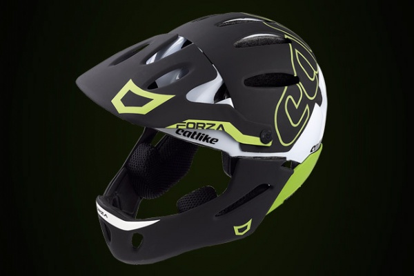 Así de resistente es el Forza 2.0, el primer casco de Catlike para Enduro y DH con mentonera desmontable