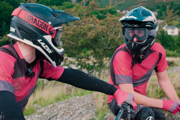 ¿Carretera o montaña? ¿Qué ciclista es más rápido? Los corredores de Madison y Saracen tienen la respuesta