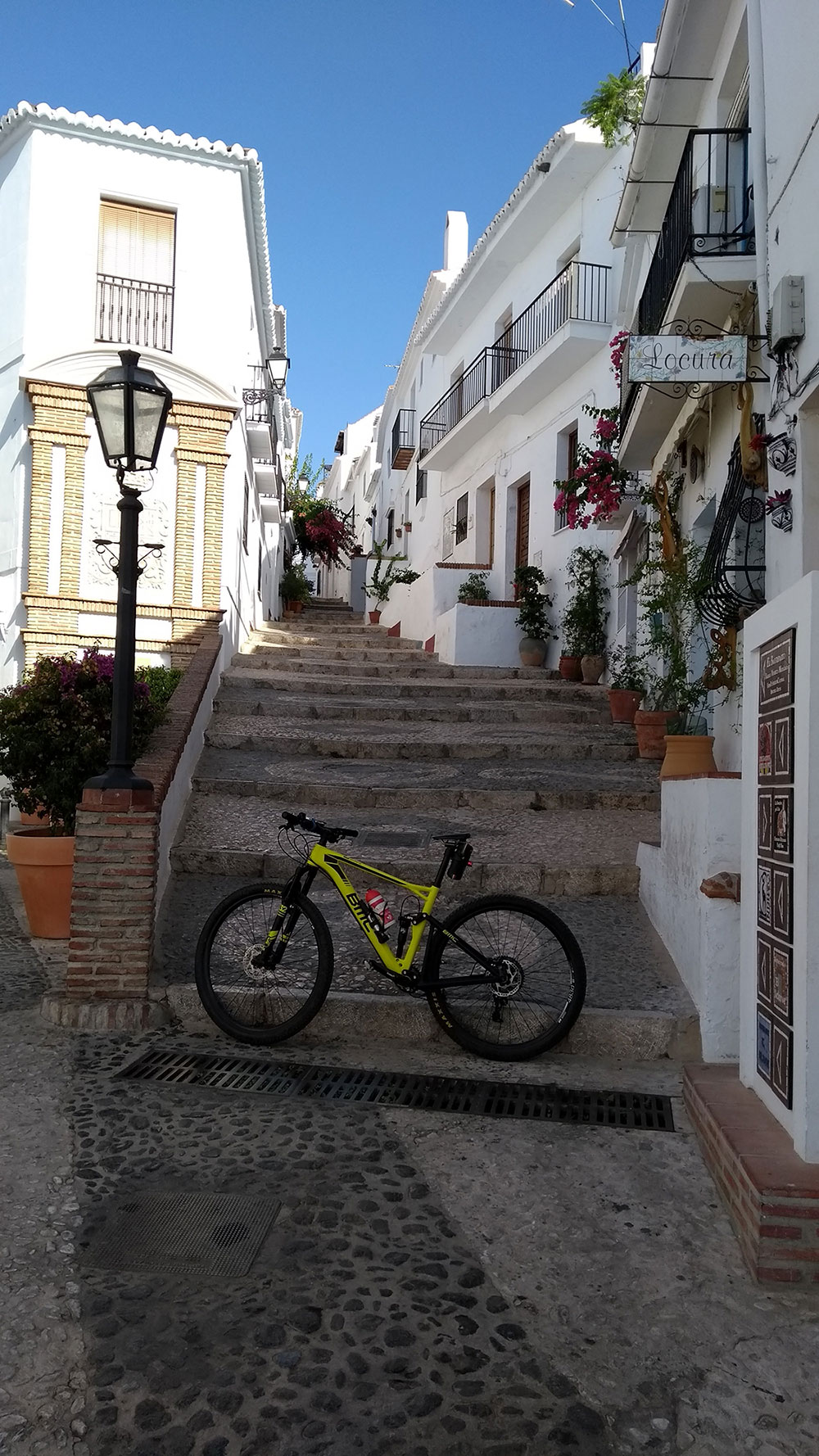 La foto del día en TodoMountainBike: "Pueblo de Frigiliana (Málaga)"