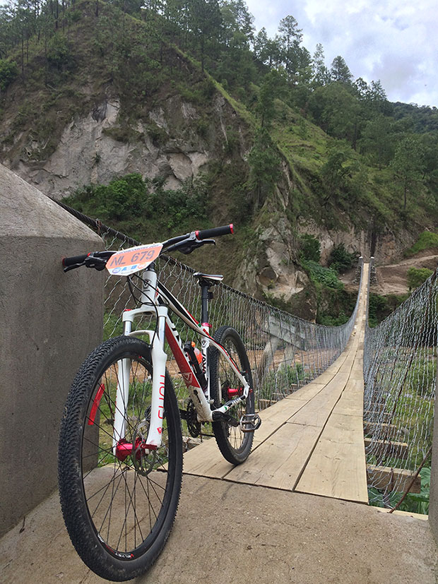La foto del día en TodoMountainBike: "Puente sobre el Río Pixcayá"