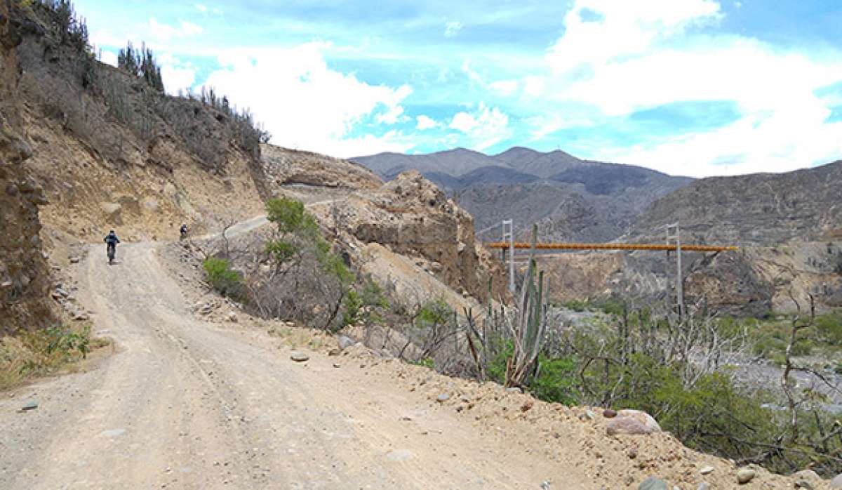 En TodoMountainBike: La foto del día en TodoMountainBike: 'Llegada al Puente Guambuyaco'