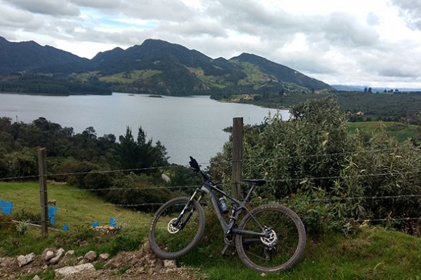 La foto del día en TodoMountainBike: "Represa del Neusa - Colombia"