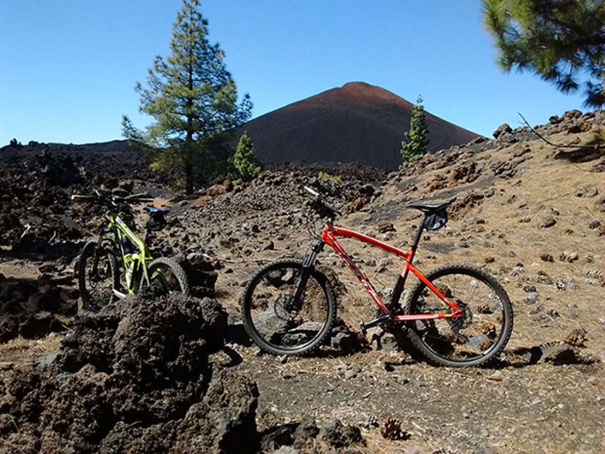 En TodoMountainBike: La foto del día en TodoMountainBike: 'Pedales y volcanes'