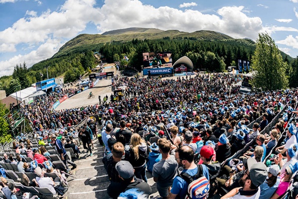 Greg Minnaar y Tracey Hannah, los más rápidos en la Copa del Mundo DHI 2017 de Fort William