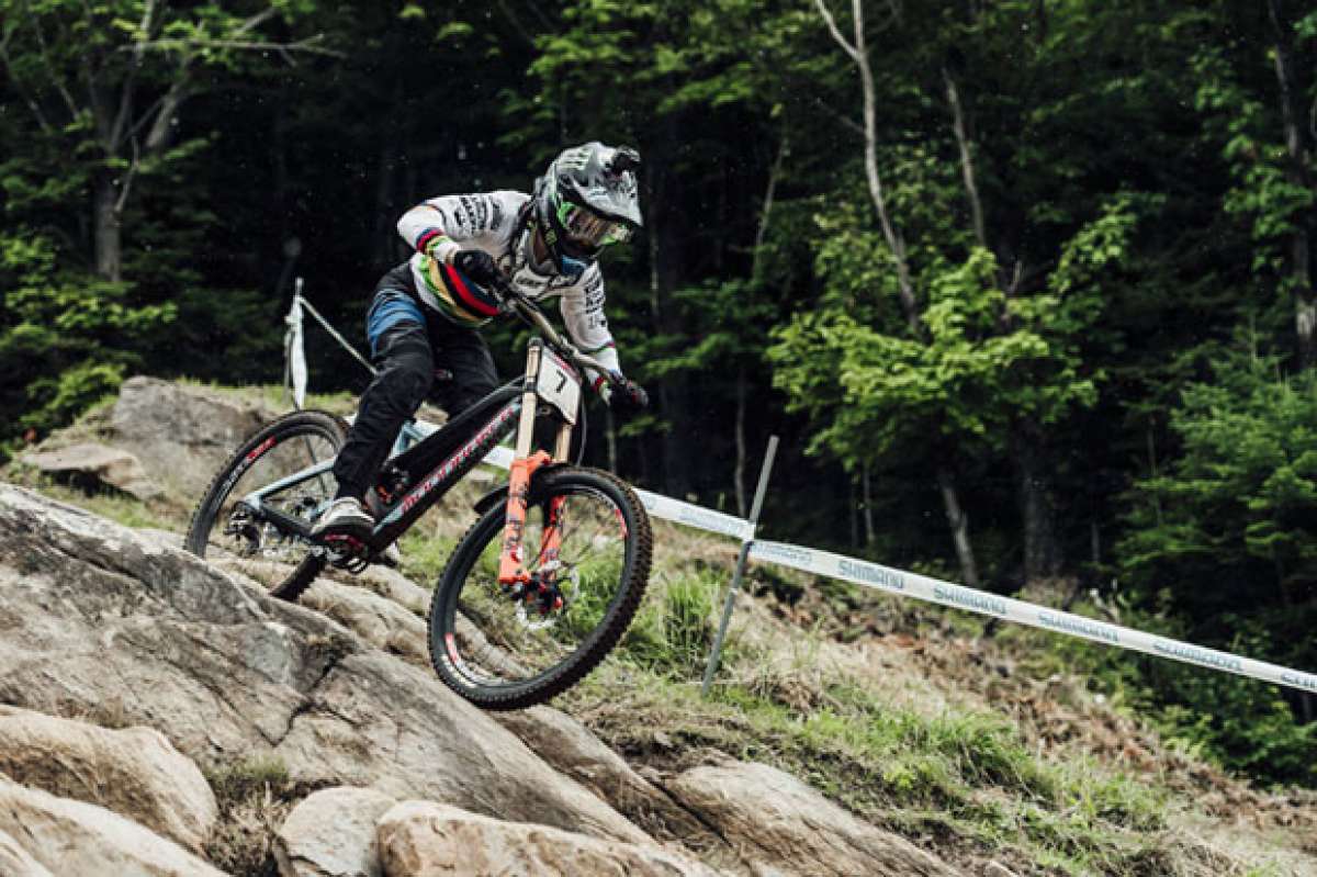 En TodoMountainBike: Victoria (pasada por agua) para Aaron Gwin y Tahnée Seagrave en la Copa del Mundo DHI 2017 de Mont-Sainte-Anne