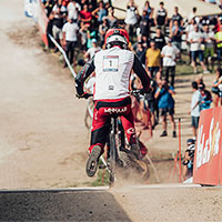 Aaron Gwin y Myriam Nicole, vencedores de la Copa del Mundo DHI 2017