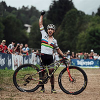 Nino Schurter y Yana Belomoina, vencedores de la Copa del Mundo XCO 2017