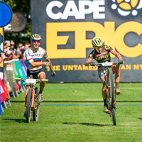 Recital de los equipos SCOTT-SRAM en la cuarta etapa de la Absa Cape Epic 2017