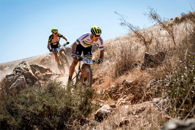 En TodoMountainBike: Manuel Fumic y Henrique Avancini, primeros líderes de la Absa Cape Epic 2017