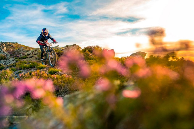 En TodoMountainBike: Toni Ferreiro y Marketa Michalkova se llevan el Red Bull Holy Bike 2017