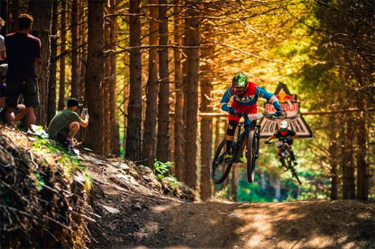 Toni Ferreiro y Marketa Michalkova se llevan el Red Bull Holy Bike 2017