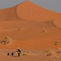 Roberto Bou y Anna Ramírez, los más rápidos en la etapa Garmin de la Titan Desert 2017