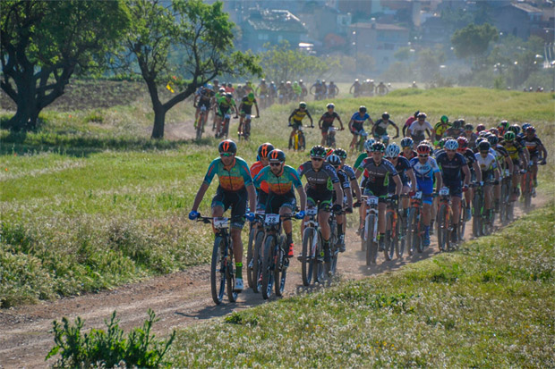 En TodoMountainBike: La VOLCAT 2017, para Tiago Ferreira y Clàudia Galicia