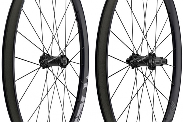 Diámetro de 29 pulgadas para las ruedas de carbono SRAM Roam 60