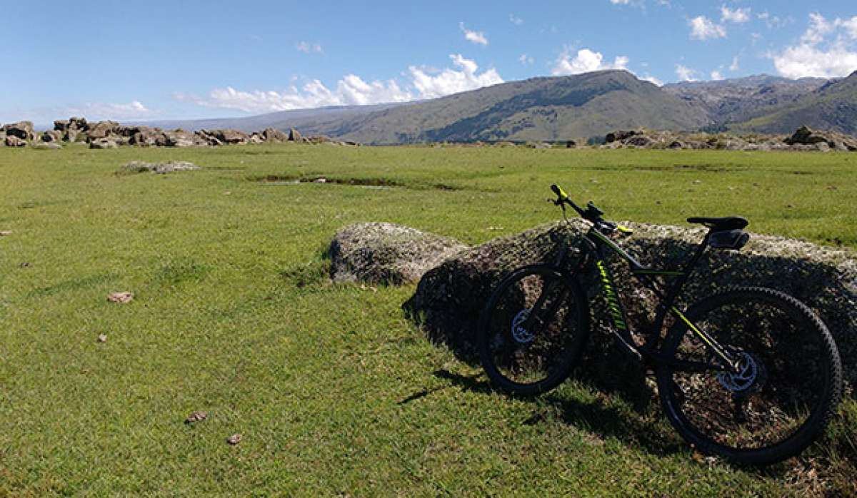 En TodoMountainBike: La foto del día en TodoMountainBike: 'Buscando la huella a Villa Alpina'