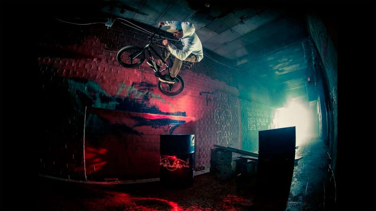 En TodoMountainBike: Terrorífica sesión de BMX en Teufelsberg (Berlín) con Bruno Hoffmann