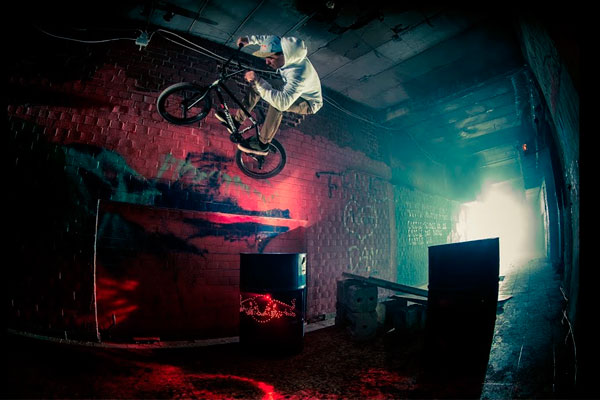 Terrorífica sesión de BMX en Teufelsberg (Berlín) con Bruno Hoffmann