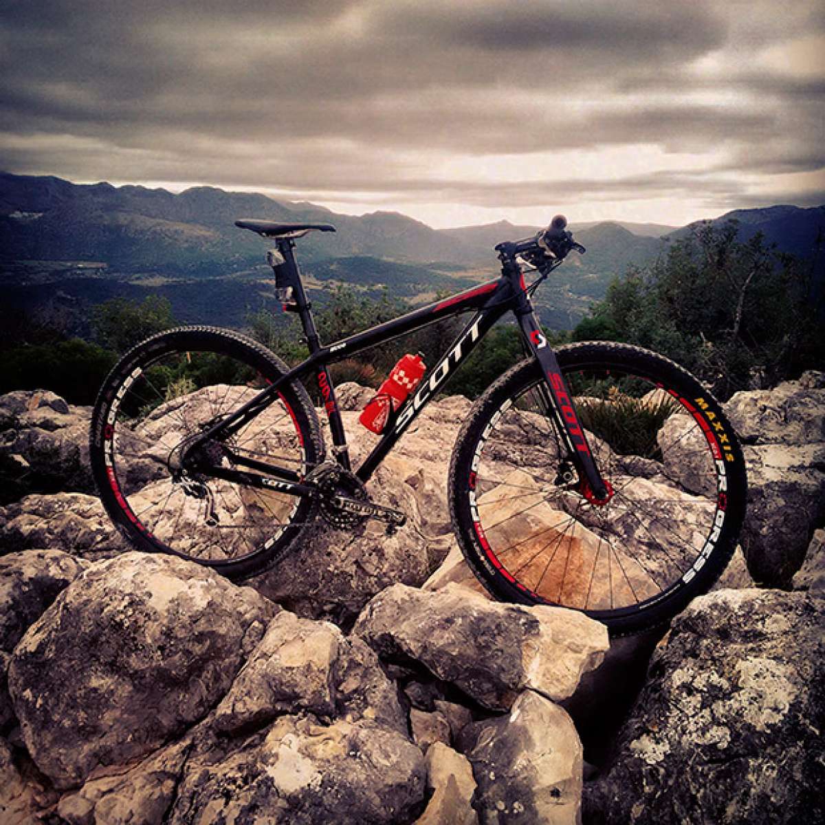 En TodoMountainBike: La foto del día en TodoMountainBike: 'Disfrutando de la sierra gaditana'