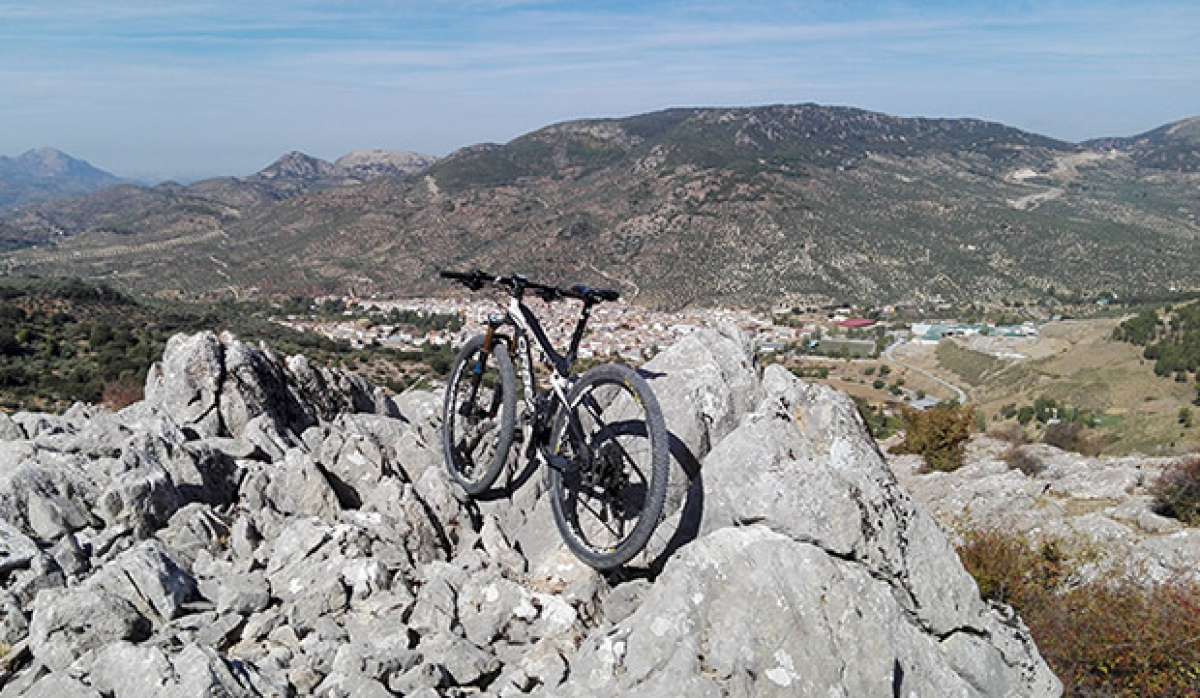 En TodoMountainBike: La foto del día en TodoMountainBike: 'Subida a Peñones'