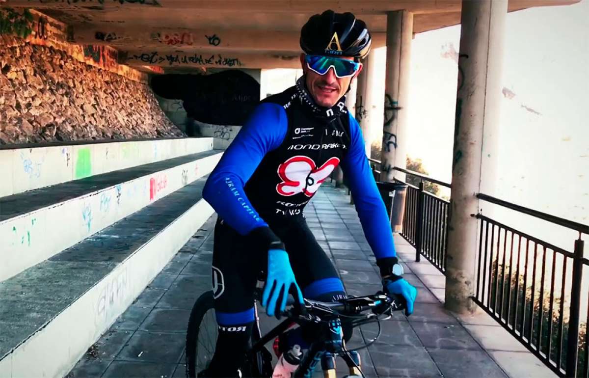 En TodoMountainBike: Aprendiendo la técnica 'del muelle' para bajar escalones con Carlos Coloma