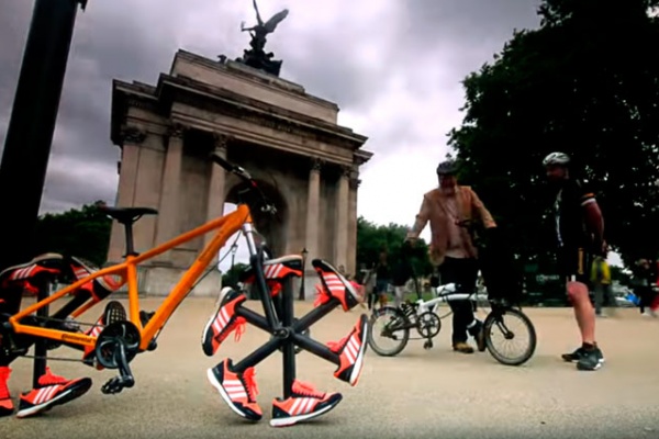 Zapatillas Adidas con suela Continental en lugar de ruedas para la "Shoe Bike"